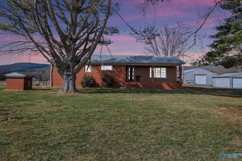 1525 County Road 32, Fackler, AL 35746