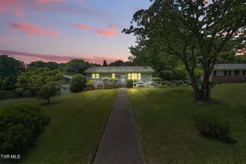 6 Machamer Ct, Johnson City, TN 37604