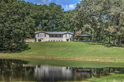 110 Hughes Rd, Trenton, GA 30752