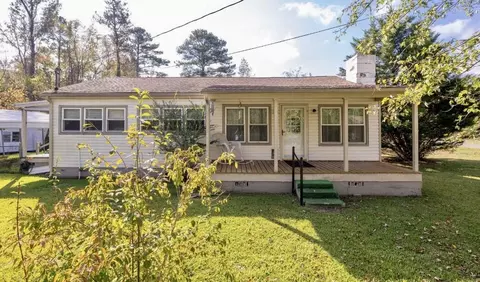 232 Poplar St, Rossville, GA 30741