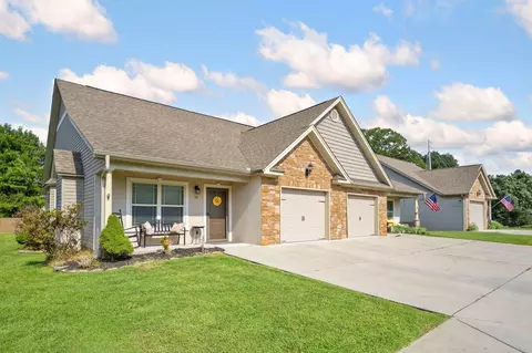 14 Sunset Cove Dr, Rossville, GA 30741