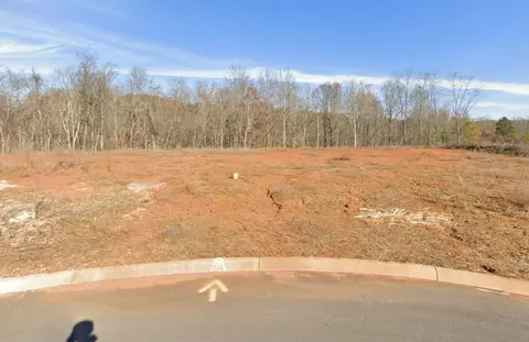 2696 W Port Dr, Lenoir City, TN 37772
