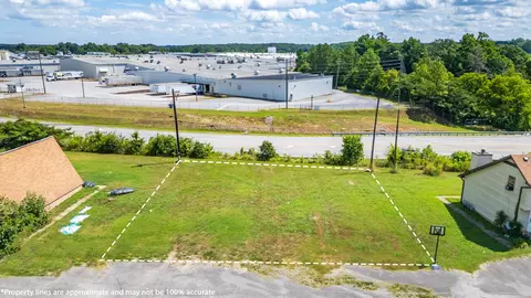 90 Park St, Chickamauga, GA 30707