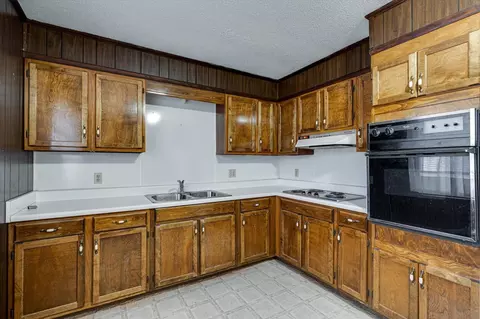 Kitchen - 1101 Betsy Pack Dr, Jasper, TN 37347 photo 2 of 4