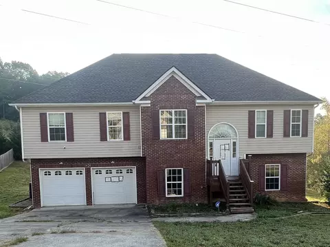7637 Passport Dr, Ooltewah, TN 37363