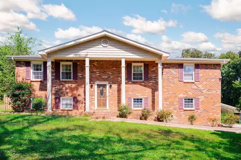 1901 Eric Dr, Rossville, GA 30741