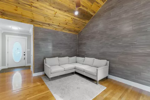 Living - 137 Dylan Dr, Ringgold, GA 30736 photo 2 of 5