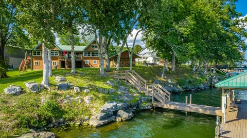 2154 S Shore Acres Rd, Soddy Daisy, TN 37379