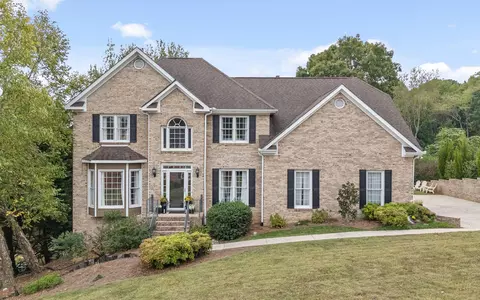 1924 Bay Pointe Dr, Hixson, TN 37343