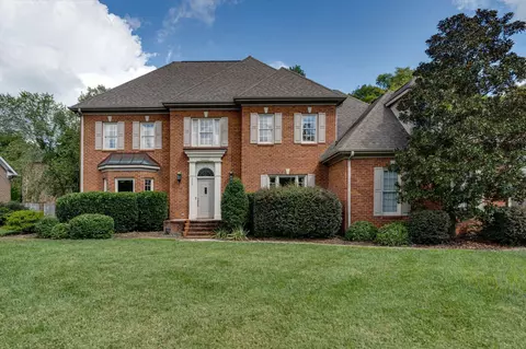 1709 Arbor Landing Dr, Hixson, TN 37343