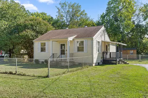 1716 Strawberry Ln, Hixson, TN 37343