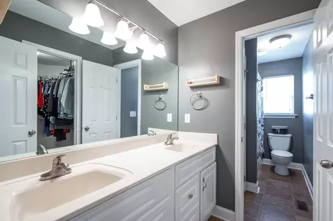Bath - 15 Easy St, Ringgold, GA 30736 photo 1 of 3