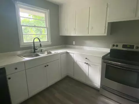 Kitchen - 3906 Pickering Ave, Chattanooga, TN 37415 photo 1 of 2