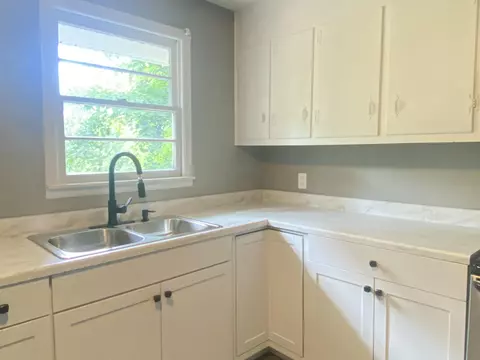 Kitchen - 3906 Pickering Ave, Chattanooga, TN 37415 photo 2 of 2