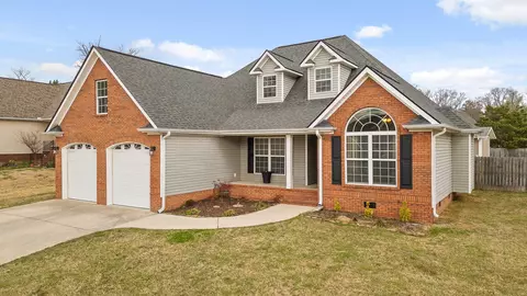 104 Kailors Cove Cir, Ringgold, GA 30736