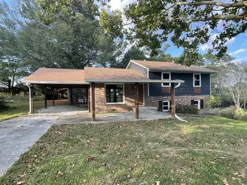 1318 Fernwood Dr, Lafayette, GA 30728