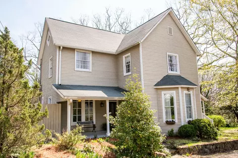 105 N Forrest Ave, Lookout Mountain, TN 37350