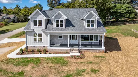 8211 Snow Hill Rd, Ooltewah, TN 37363