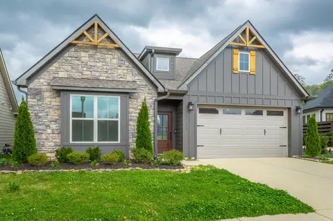 5735 Acadia Dr, Chattanooga, TN 37415
