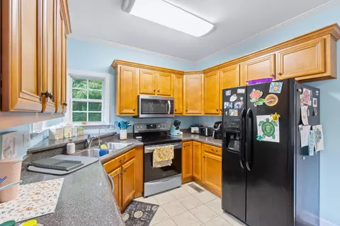 Kitchen - 285 Cooper Rd, Rock Spring, GA 30739 photo 3 of 5