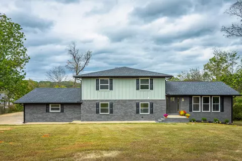 8178 Savannah Hills Dr, Ooltewah, TN 37363