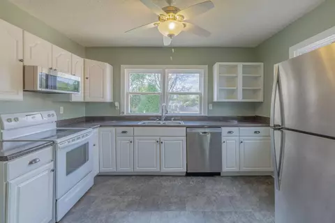 Kitchen - 10 Ormand Dr, Chattanooga, TN 37415 photo 2 of 2