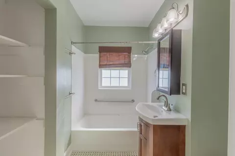 Bath - 10 Ormand Dr, Chattanooga, TN 37415 photo 1 of 1