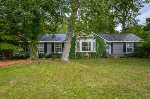 304 Dawn St, Signal Mountain, TN 37377
