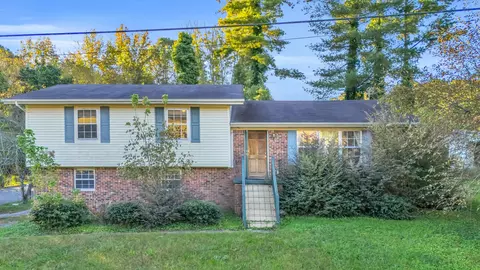 8 E Sharon Cir, Ringgold, GA 30736