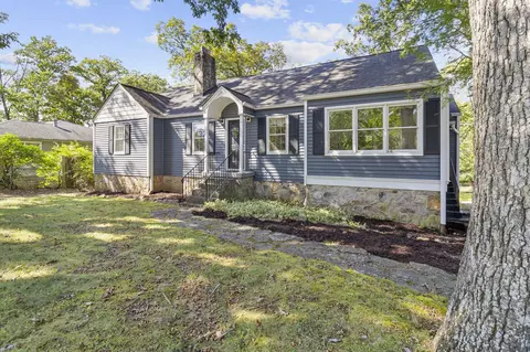 905 Ridgeway Ave, Signal Mountain, TN 37377