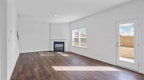 Living - 7504 Bendire Loop, Hixson, TN 37343 photo 1 of 3