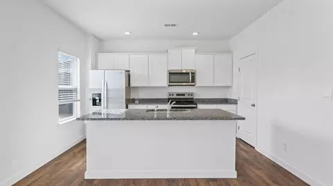 Kitchen - 7504 Bendire Loop, Hixson, TN 37343 photo 1 of 2