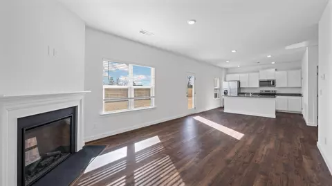 Living - 7504 Bendire Loop, Hixson, TN 37343 photo 3 of 3
