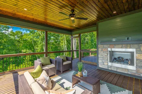 224 Goose Creek Cir, Soddy Daisy, TN 37379