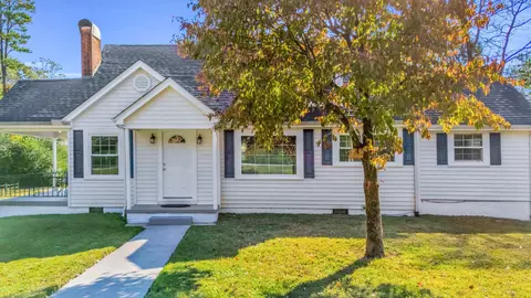 4094 University Dr, Ooltewah, TN 37363