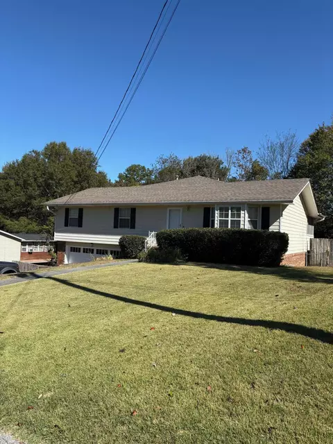 409 Sandalwood Dr, Hixson, TN 37343