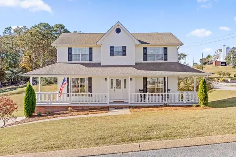 9955 Rolling Wind Dr, Soddy Daisy, TN 37379
