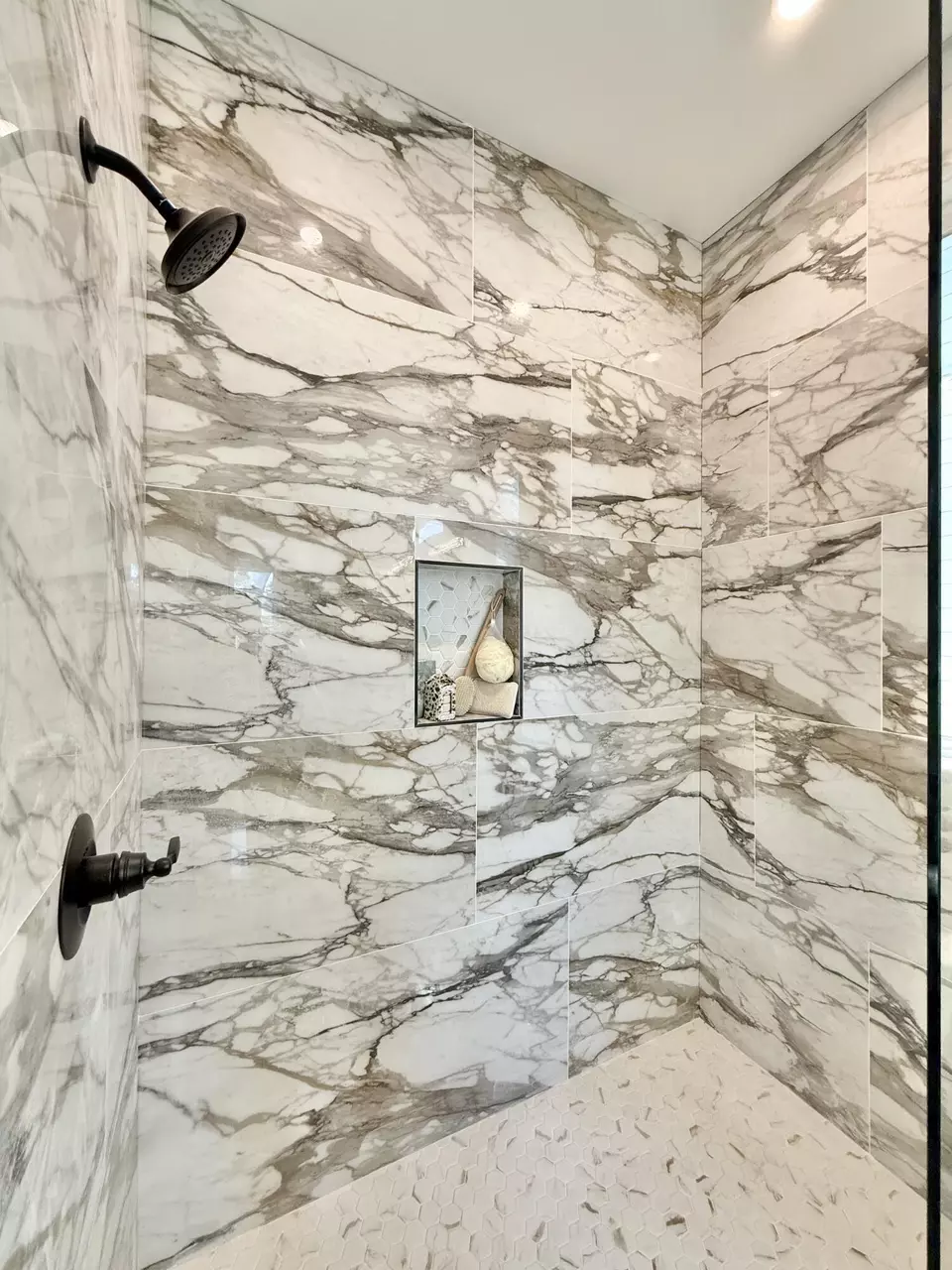 Bath - 396 Idle Place Cir #LOT 57, Rossville, GA 30741 photo 2 of 4