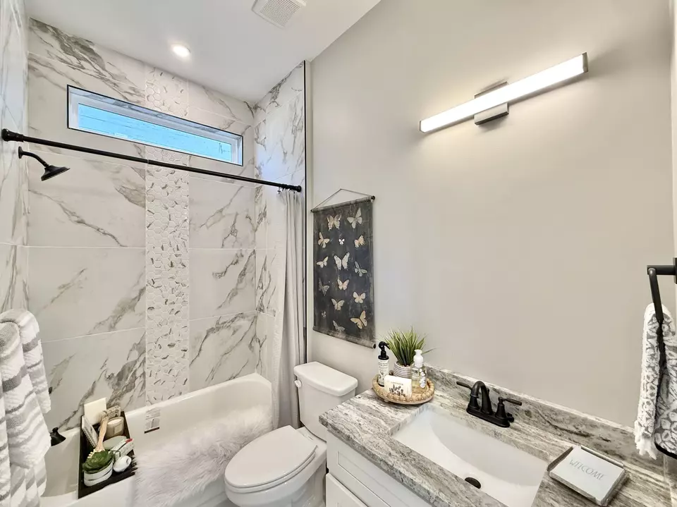 Bath - 396 Idle Place Cir #LOT 57, Rossville, GA 30741 photo 3 of 4