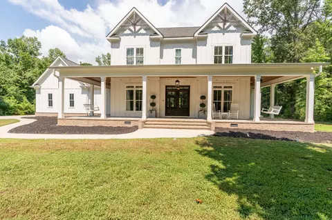 1695 E Boy Scout Rd, Hixson, TN 37343