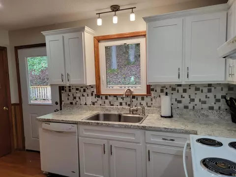 Kitchen - 15 Apache Trl, Kimball, TN 37347 photo 2 of 3