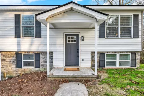 8434 W Crabtree Rd, Hixson, TN 37343