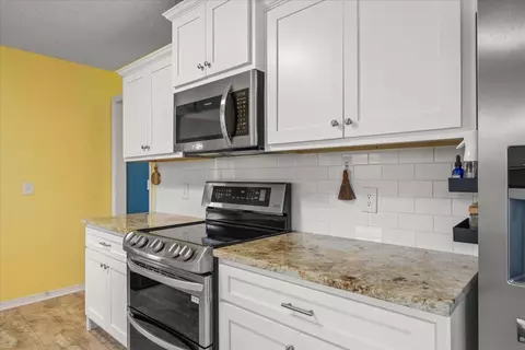 Kitchen - 8120 Fallen Maple Dr, Chattanooga, TN 37421 photo 2 of 5