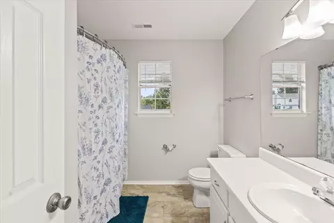 Bath - 8120 Fallen Maple Dr, Chattanooga, TN 37421 photo 2 of 5