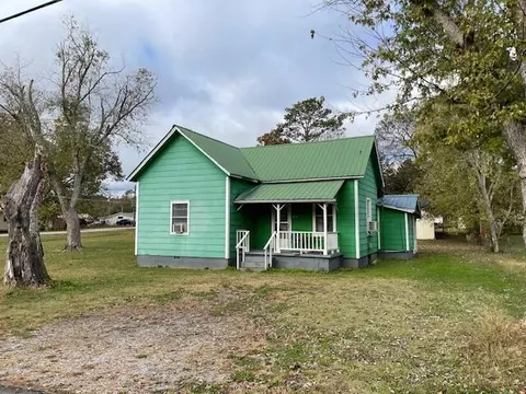 210 Oak Ave, Trenton, GA 30752