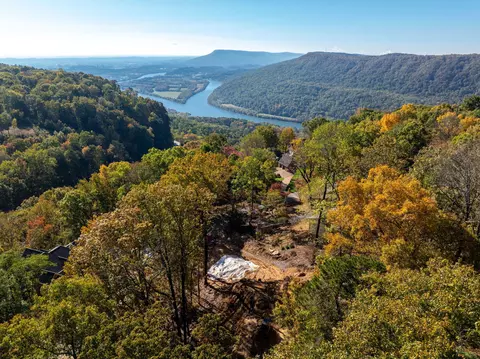 204 Mathes Ln, Signal Mountain, TN 37377