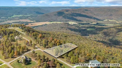 725 Sunset Cir #SV108, Jasper, TN 37347