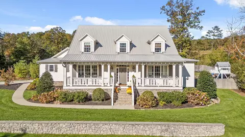 16 Bagby Ln, Lookout Mountain, GA 30750