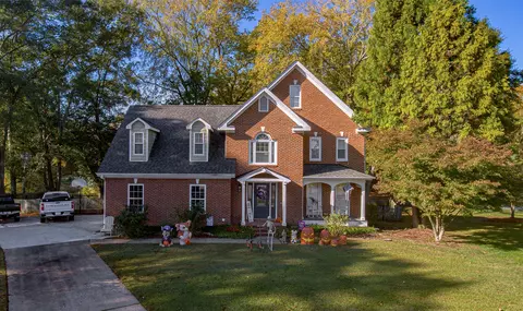3000 Prestons Station Dr, Hixson, TN 37343