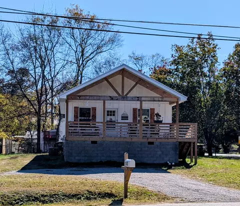 1149 Lakeview Dr, Rossville, GA 30741